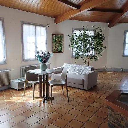 Hotel Le Cheval Blanc Saint-Maixent-l'Ecole