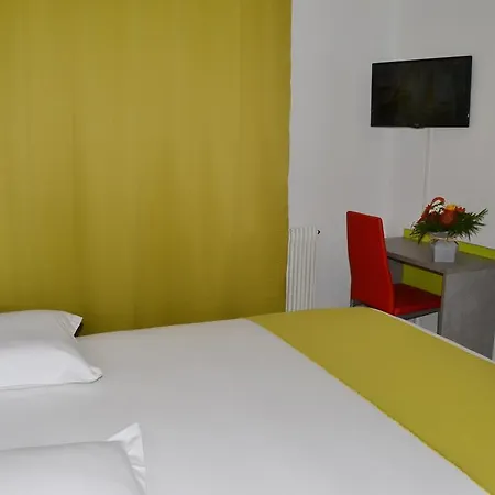 Hotel Le Cheval Blanc Saint-Maixent-l'Ecole