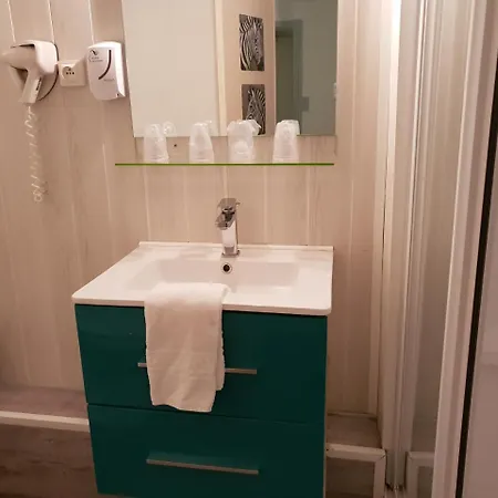 Hotel Le Cheval Blanc Saint-Maixent-l'Ecole